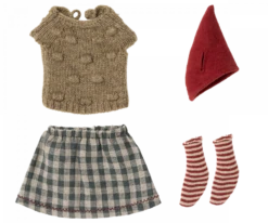 Maileg Medium Christmas Mouse -Odin Parker 14 2704 00 02 2 900x750 resize fill 2048x png