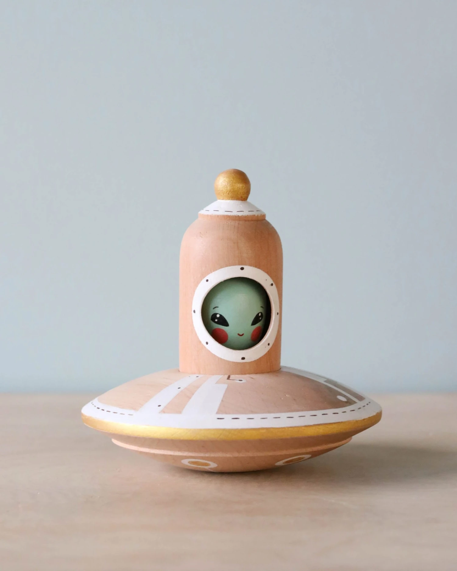 Handmade Wooden UFO With Alien 5 Handmade Wooden UFO With Alien - Image 3