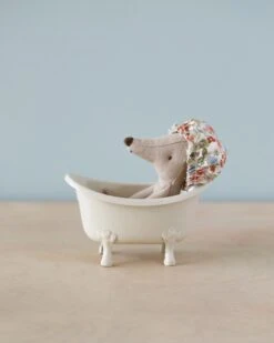 Maileg Bathtub (Miniature) -Odin Parker 2J2A8521 2