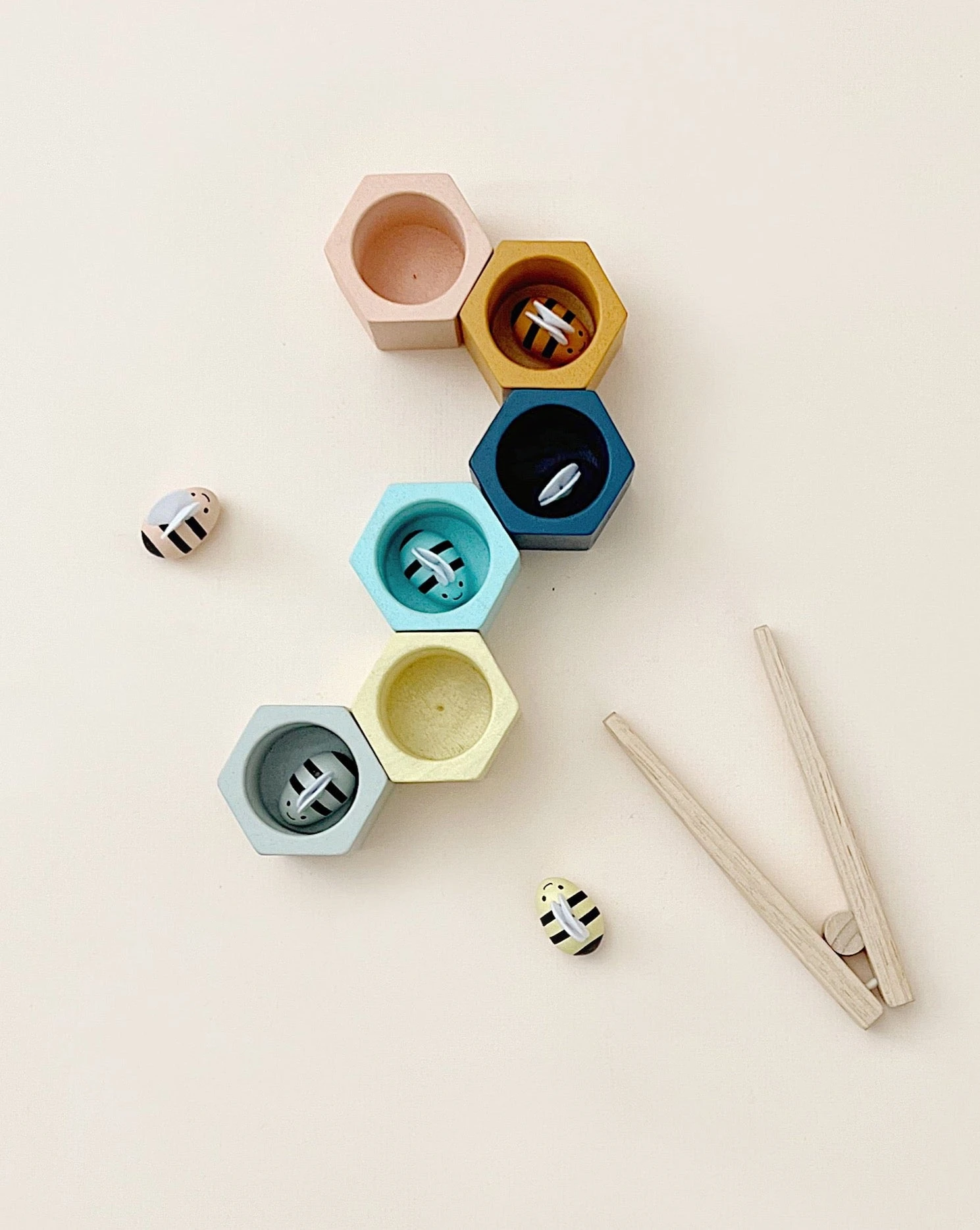 Plan Toys Beehive Sorting Set 4 Plan Toys Beehive Sorting Set - Image 2