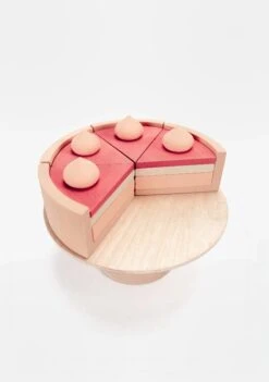 Handmade Strawberry Layer Cake On A Stand -Odin Parker 734cfefd069992b61c98ab5f1425503412b448e2940f8a3be54c90d72ebefa2b jpeg 98f2dc94 3bf3 4d0f 8d56 e48e25c18587