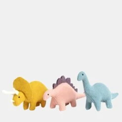 Olli Ella Holdie Folk Felt Dinosaurs -Odin Parker Holdie World Toy Dinosaurs Stegosaurus Triceratops Brontosaurus 1 800x cbabf0e2 003e 4bb4 9177 3fa3f16c6d8f