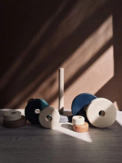 Wooden Pyramid Stacker - Terracotta -Odin Parker att saboconcept fef46eef490b845bc34d622dc435c496