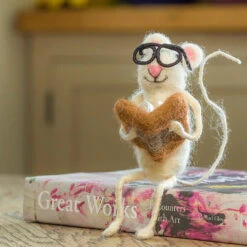 Felt Mouse With Book -Odin Parker bookwormmouse lifestyle 1